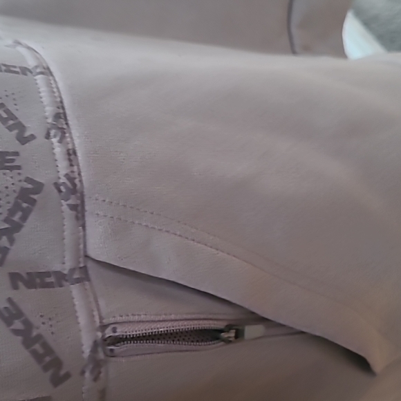 Nike hooded sweatshirt - Picture 3 of 4